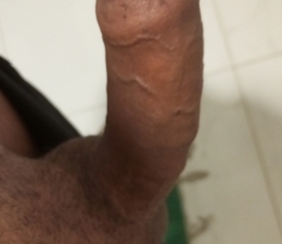 Rapaz jovem com um bom dite whatsapp 910643248