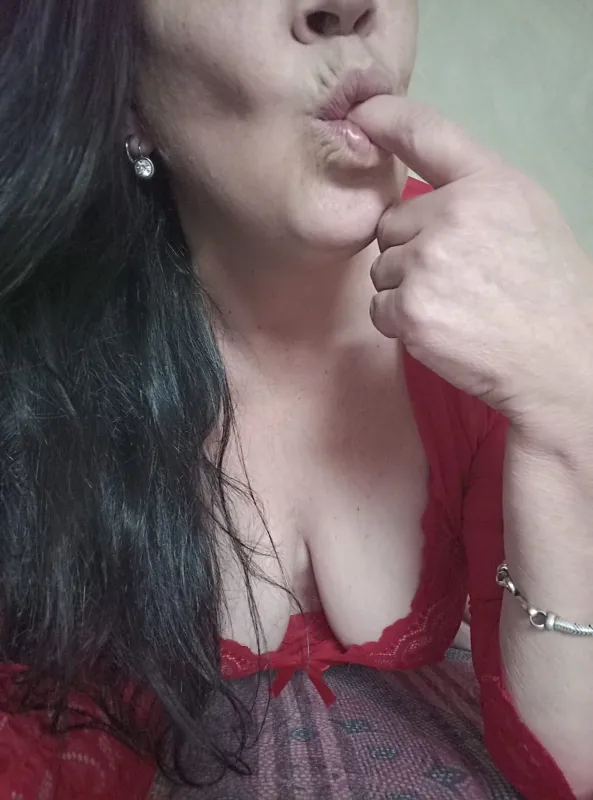 SOFIA PORTUGUESA 50TONA PELUDA CONVÍVIO E MASSAGEM